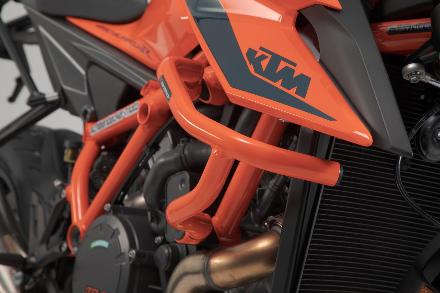 SW-MOTECH Protecciones laterales de motor Naranja. KTM 1290 Super Duke R / EVO (19-).