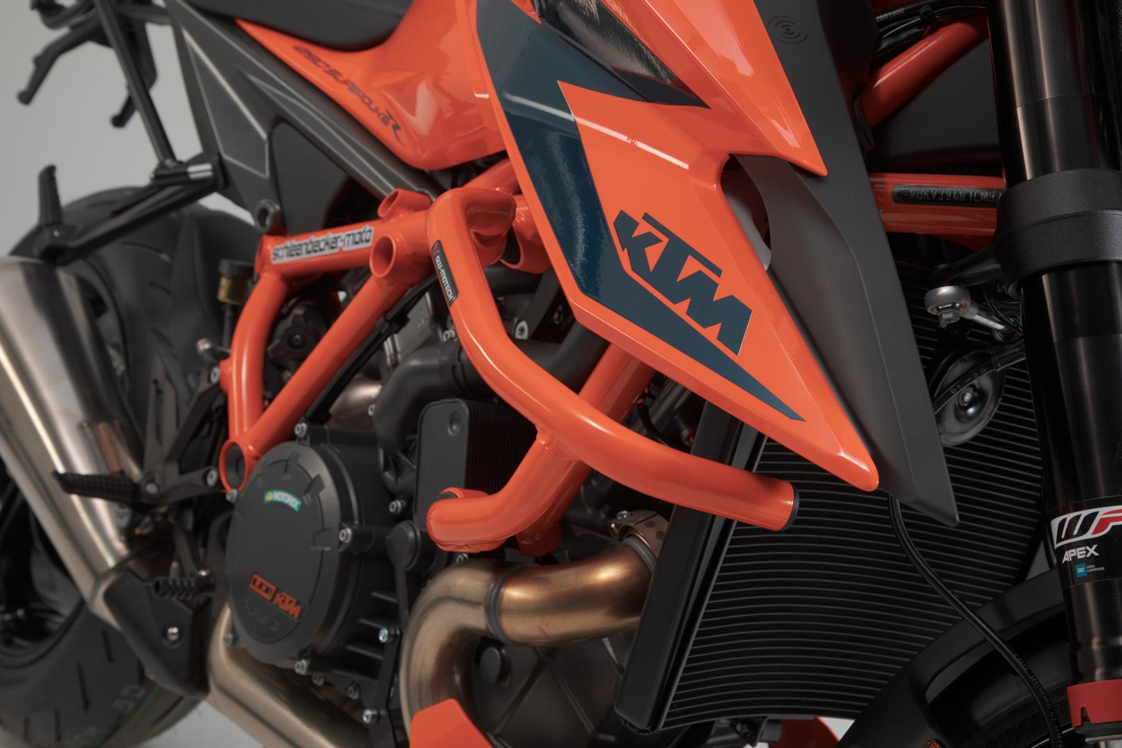 SW-MOTECH Protecciones laterales de motor Naranja. KTM 1290 Super Duke R / EVO (19-).