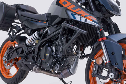 SW-MOTECH Protecciones laterales de motor Negro. 125/390 Duke (23-) Svartpil/Vitpil 401.