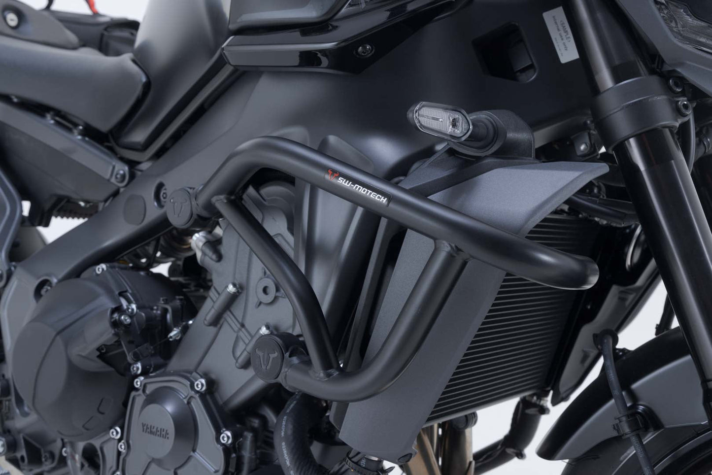 SW-MOTECH Protecciones laterales de motor Negro. Yamaha MT-09 (23-).