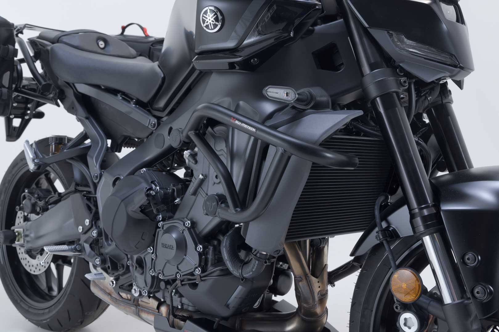 SW-MOTECH Protecciones laterales de motor Negro. Yamaha MT-09 (23-).