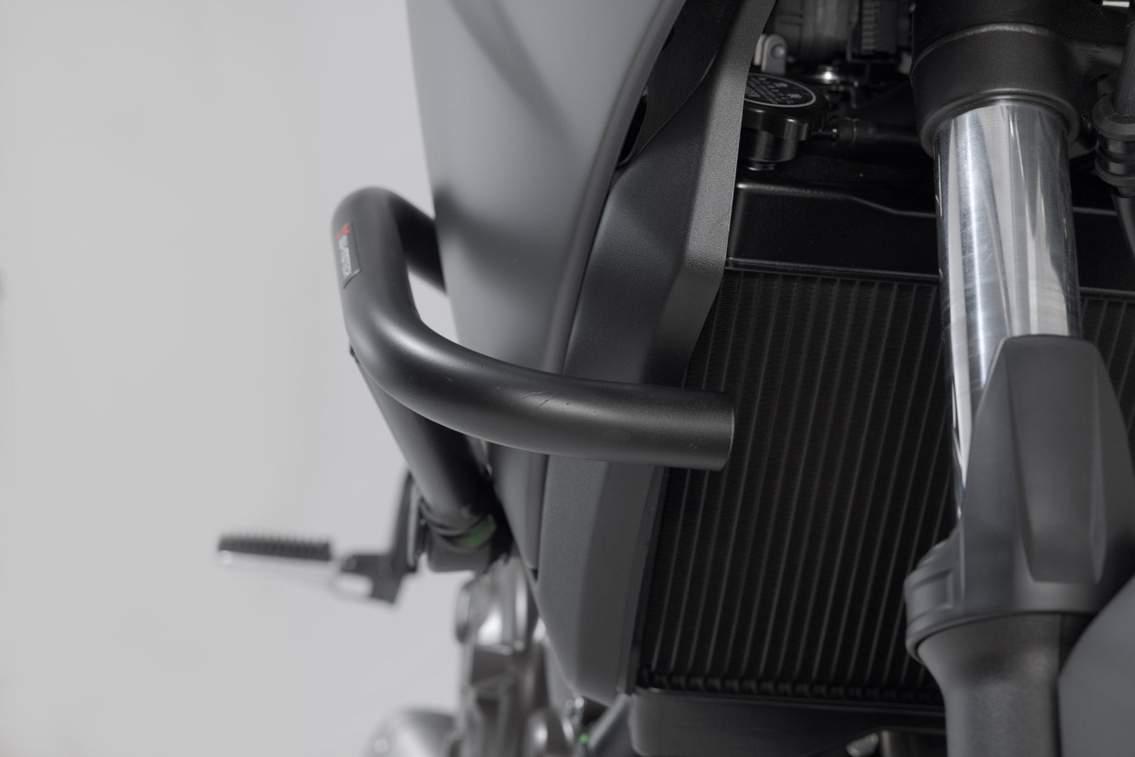 SW-MOTECH Protecciones laterales de motor Negro. Yamaha MT-07 / Tracer Tracer 7 / GT.