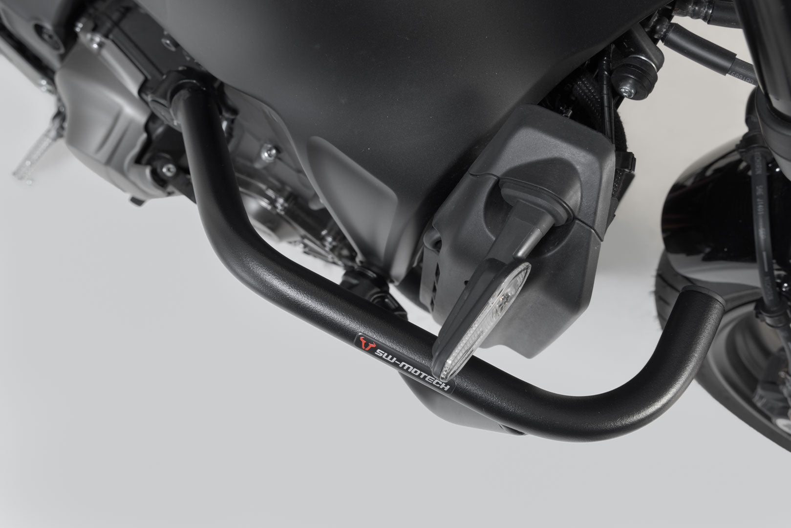 SW-MOTECH Protecciones laterales de motor Negro. Yamaha MT-09 / SP (20-) XSR900 (21-).