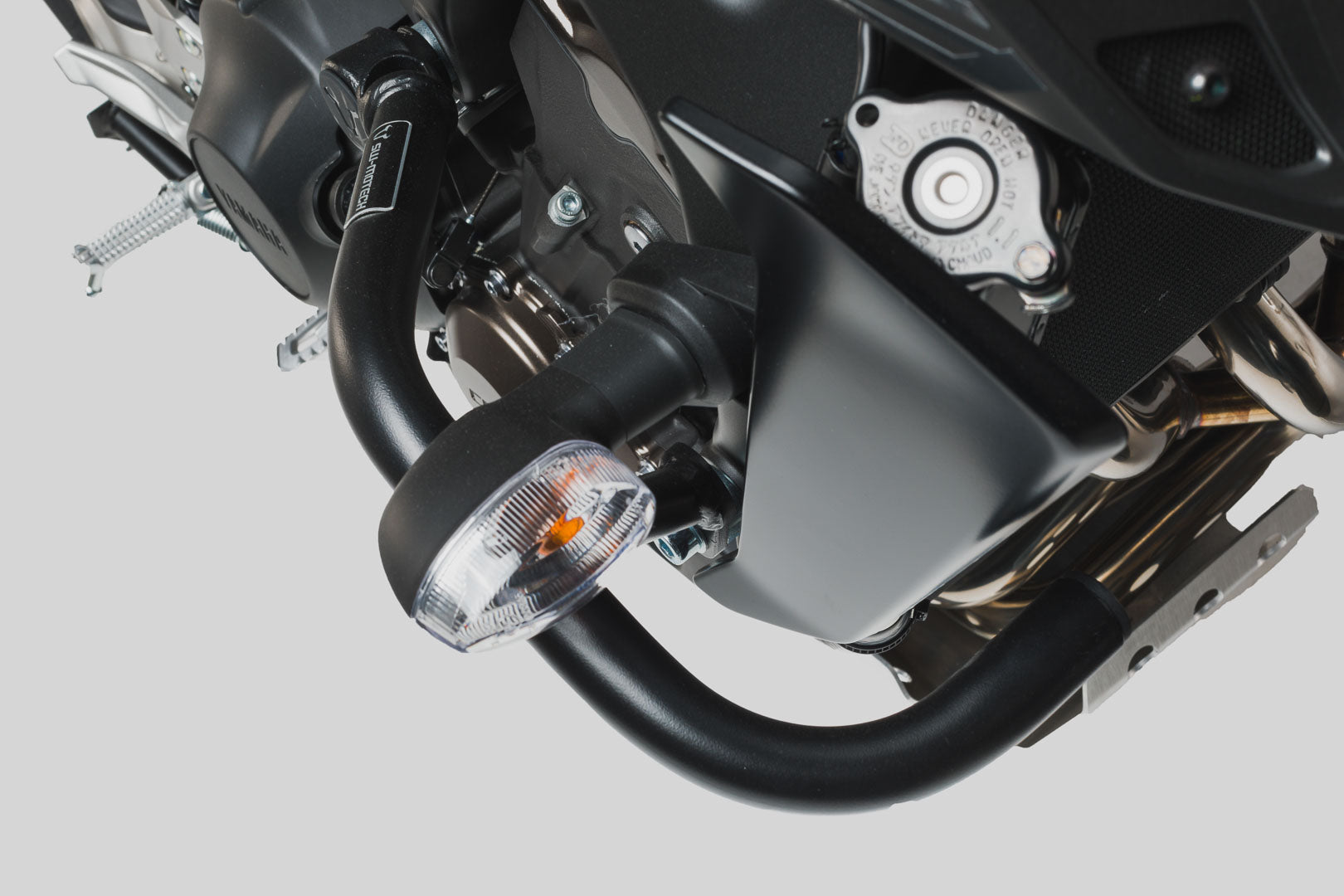 SW-MOTECH Protecciones laterales de motor Negro. Yamaha MT-09 (16-20) / SP (17-20).