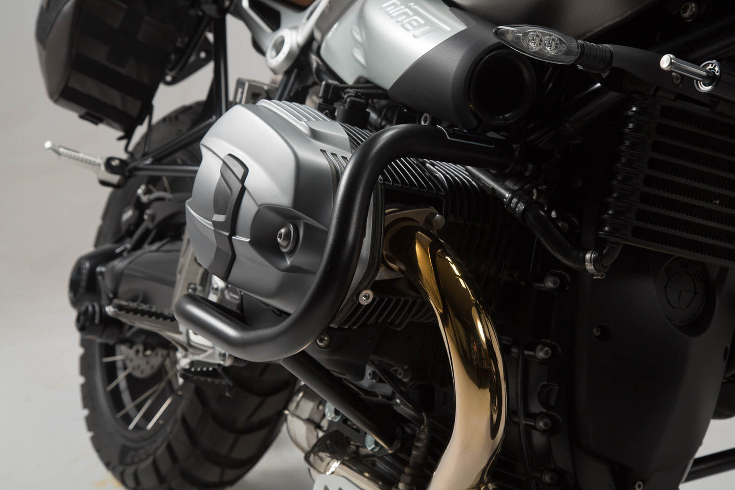 SW-MOTECH Protecciones laterales de motor Negro. Modelos BMW R nineT (14-).