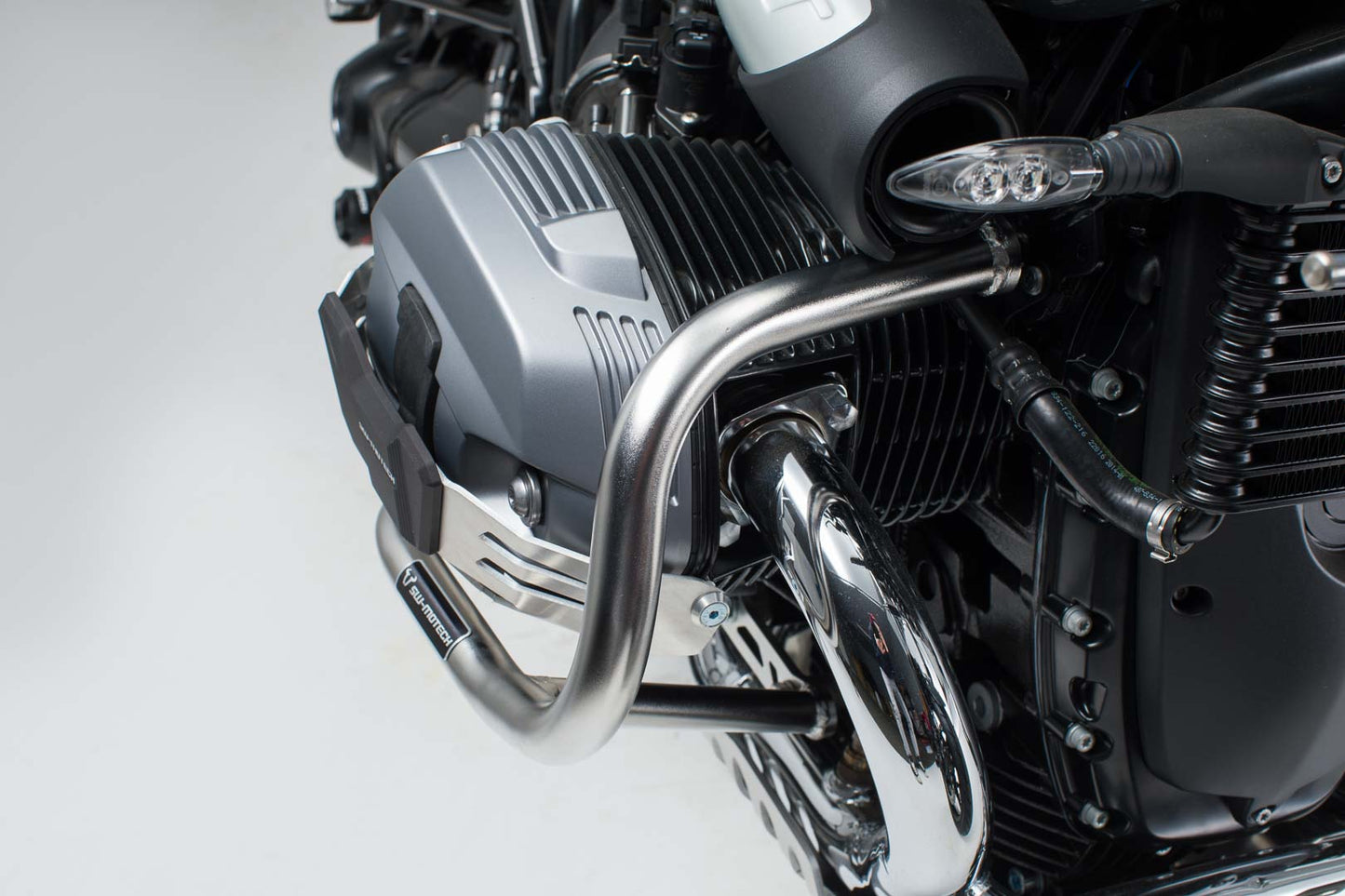 SW-MOTECH Protecciones laterales de motor Acero inoxidable. Modelos BMW R nineT (14-).