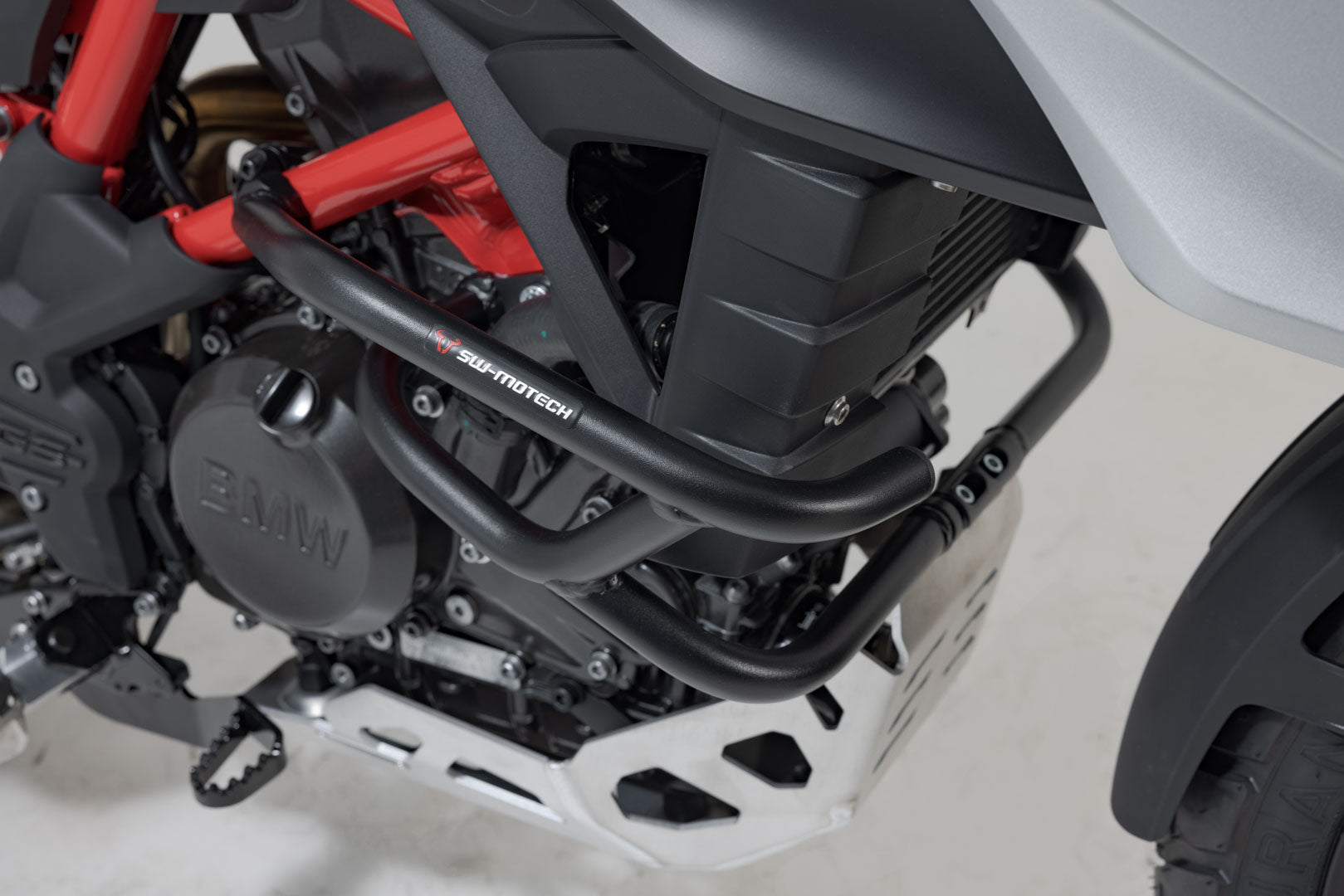 SW-MOTECH Protecciones laterales de motor Negro. BMW G310R (16-) / G 310 GS (17-).