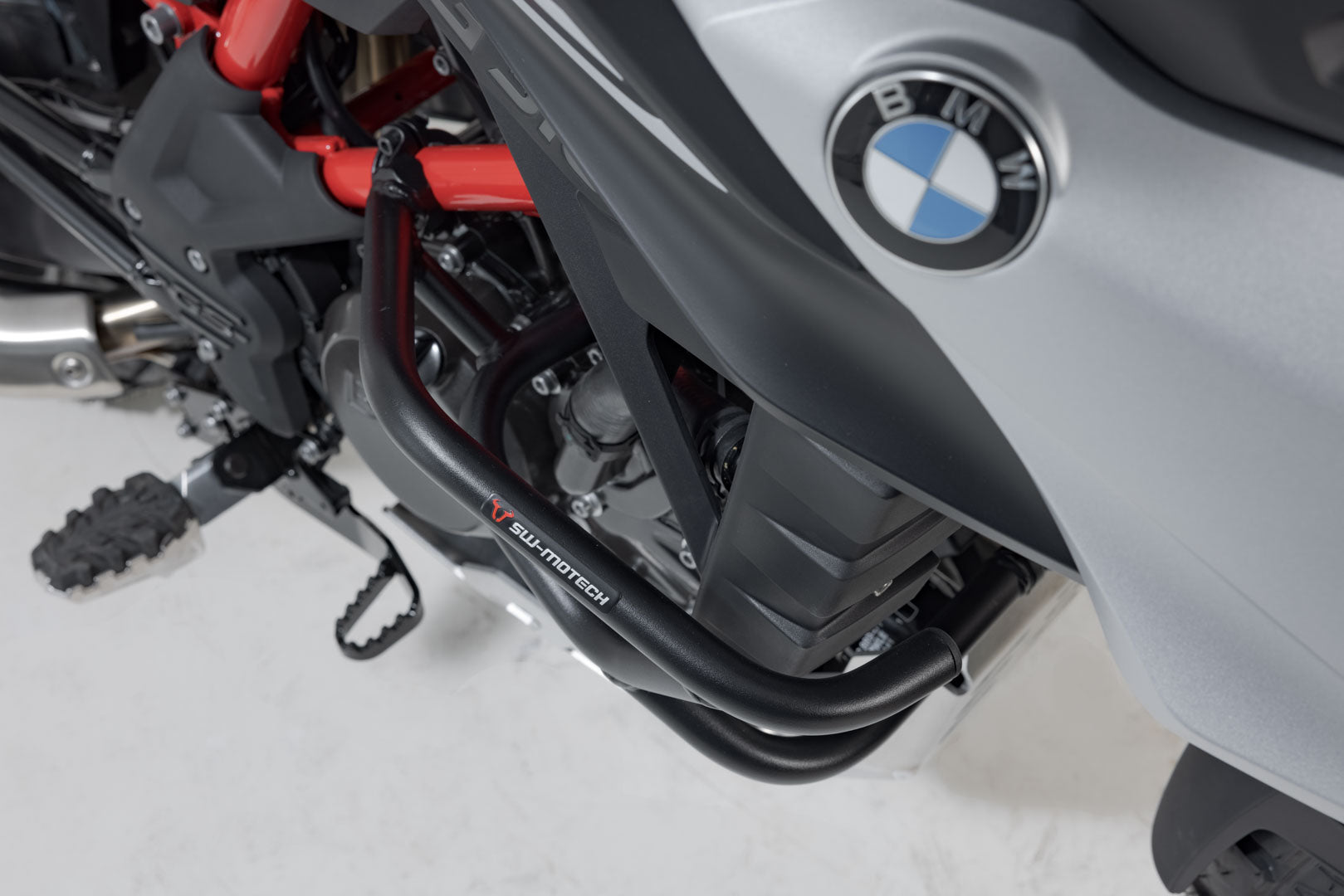 SW-MOTECH Protecciones laterales de motor Negro. BMW G310R (16-) / G 310 GS (17-).