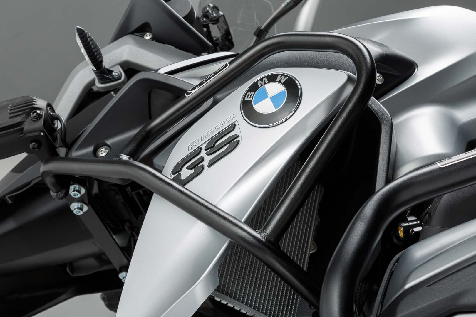 SW-MOTECH Protecciones superiores de motor Negro. BMW R 1200 GS (12-16).