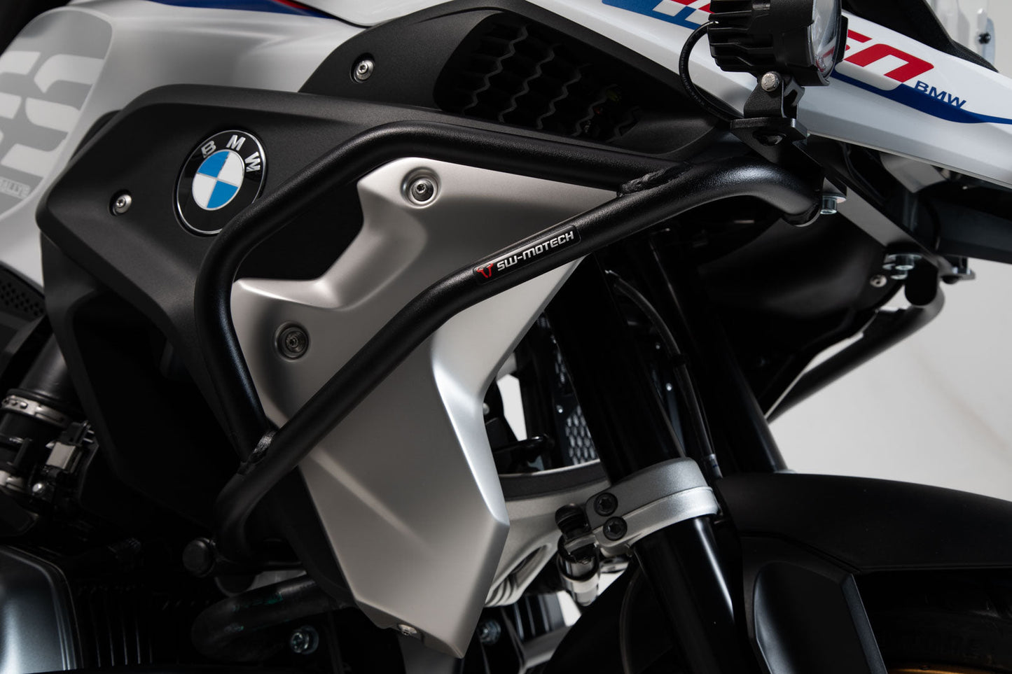 SW-MOTECH Protecciones superiores de motor Negro. BMW R 1200 GS (16-18) R 1250 GS (18-).