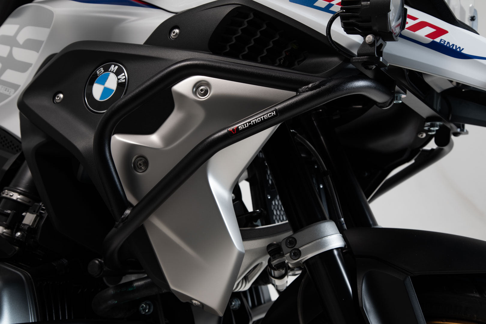 SW-MOTECH Protecciones superiores de motor Negro. BMW R 1200 GS (16-18) R 1250 GS (18-).