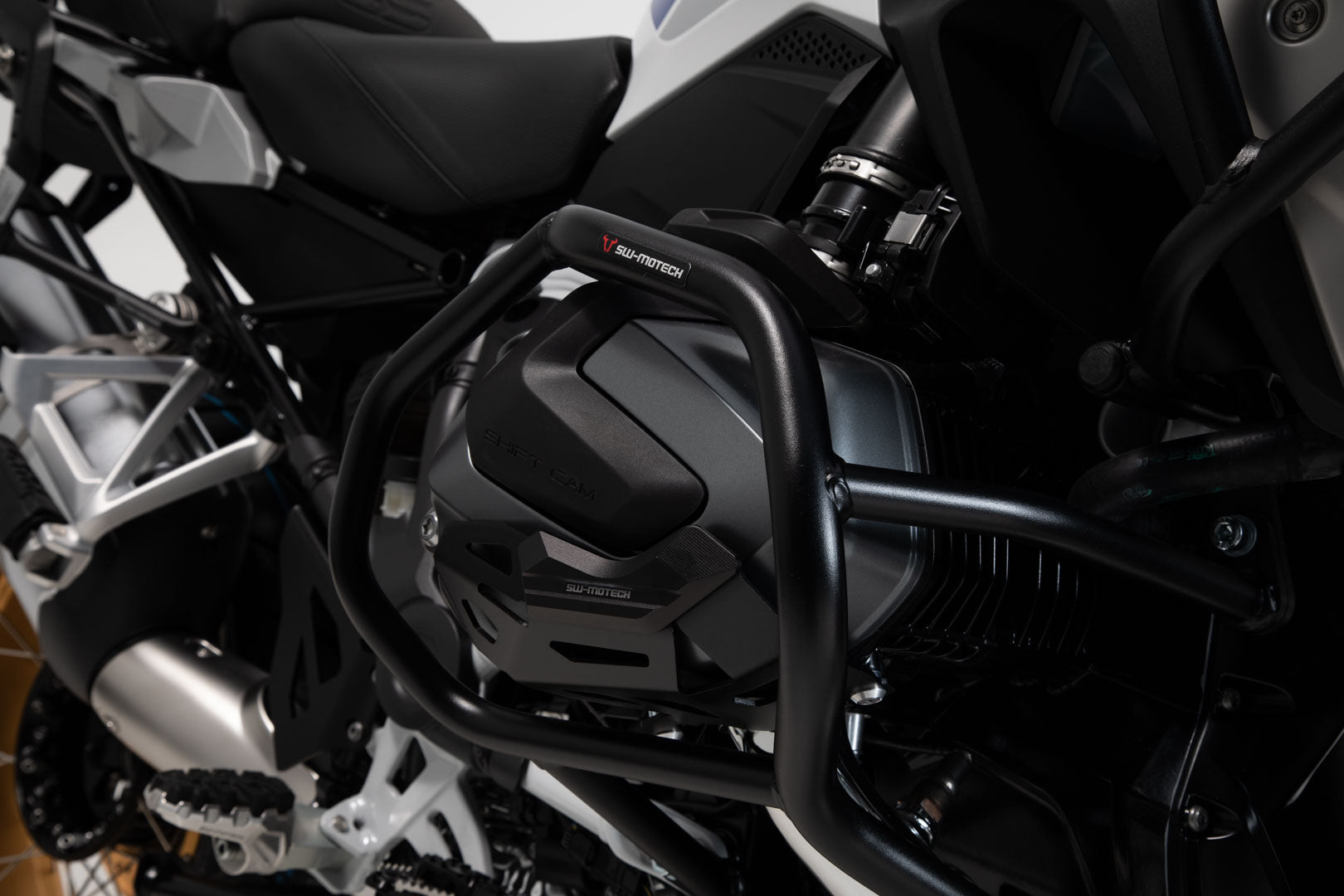 SW-MOTECH Protecciones laterales de motor Negro. BMW R 1250 GS (18-) R1250 R/RS (18-).