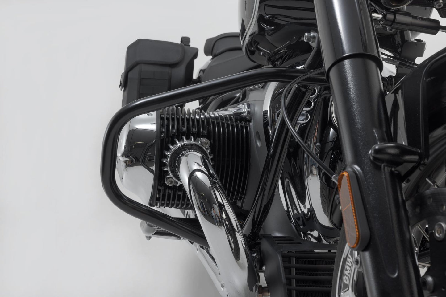 SW-MOTECH Protecciones laterales de motor Negro. BMW R18 (20-).