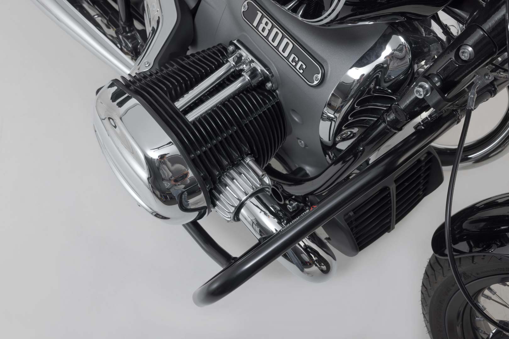 SW-MOTECH Protecciones laterales de motor Negro. BMW R18 (20-).