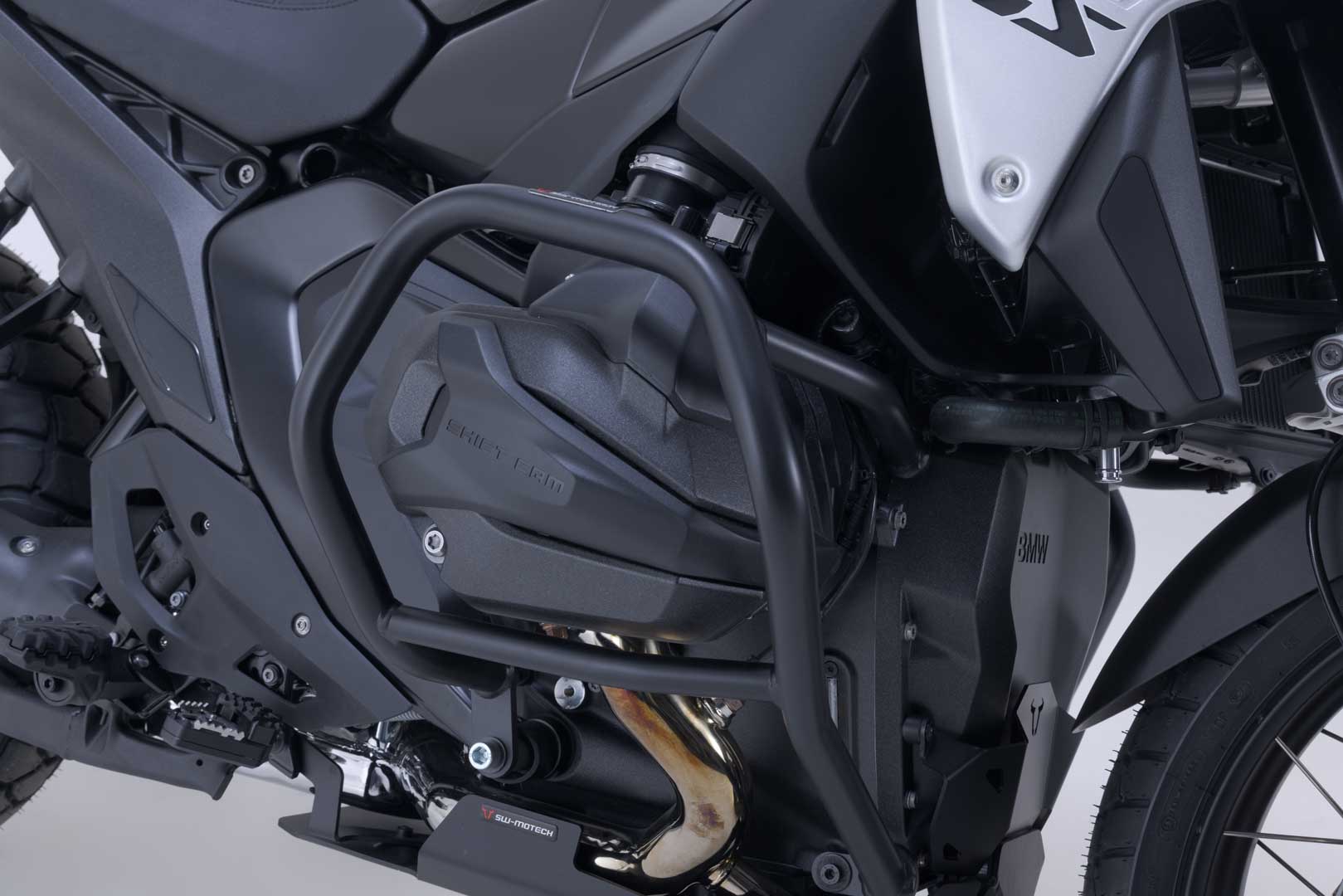 SW-MOTECH Protecciones laterales de motor Negro. BMW R 1300 GS (23-) R 1300 R (25-).