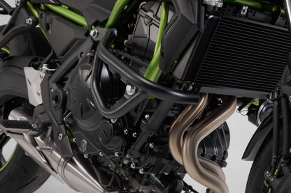 SW-MOTECH Protecciones laterales de motor Negro. Kawasaki Z650 / Z650RS / Z650 S.