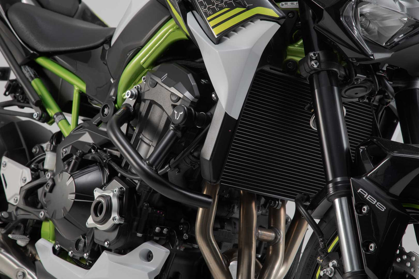 SW-MOTECH Protecciones laterales de motor Negro. Kawasaki Z900 (16-).
