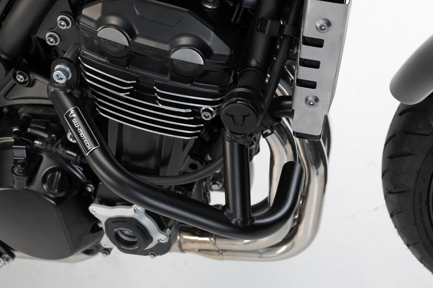 SW-MOTECH Protecciones laterales de motor Negro. Kawasaki Z900RS/ SE / Cafe (17-).