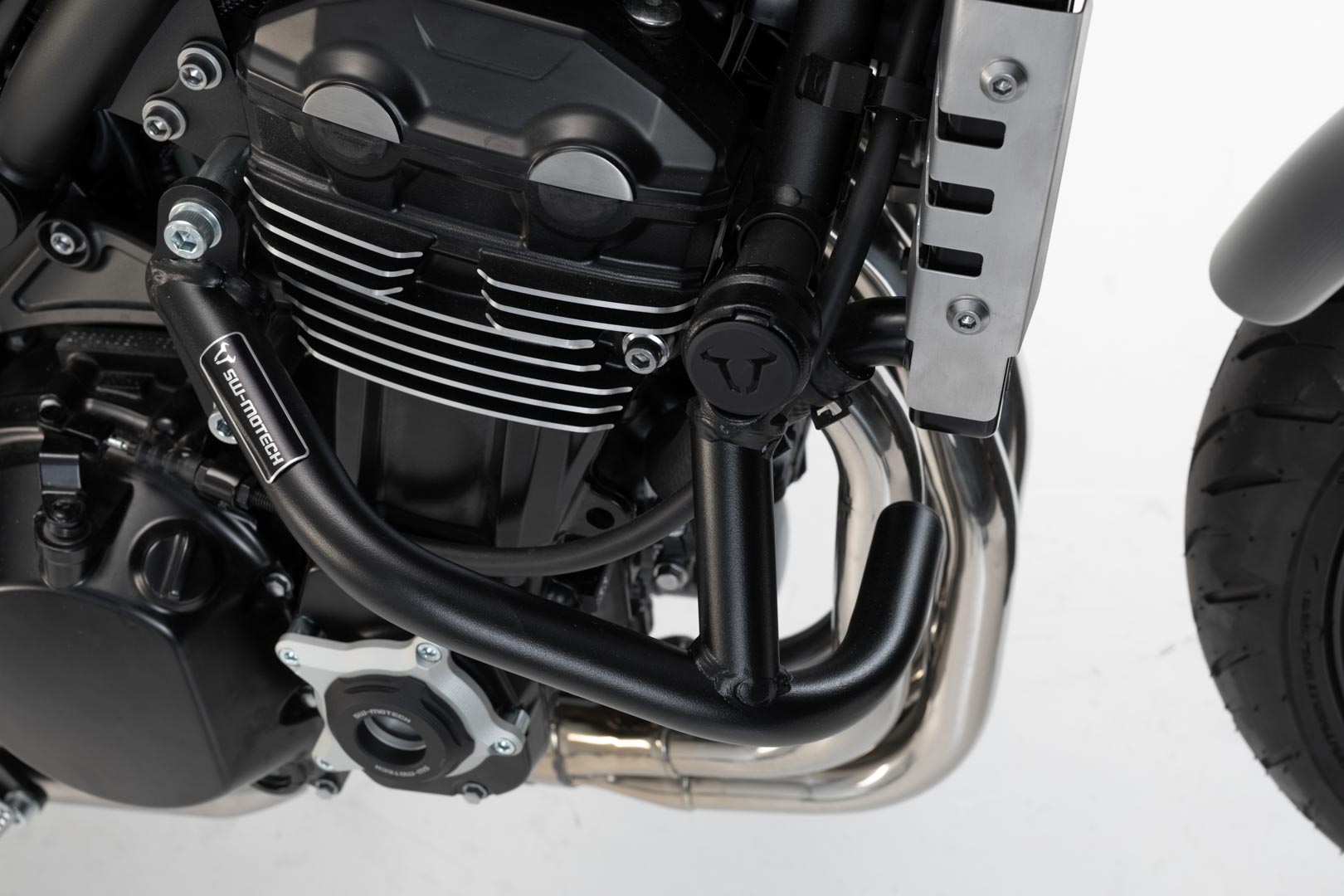 SW-MOTECH Protecciones laterales de motor Negro. Kawasaki Z900RS/ SE / Cafe (17-).
