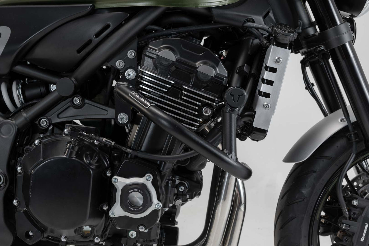 SW-MOTECH Protecciones laterales de motor Negro. Kawasaki Z900RS/ SE / Cafe (17-).