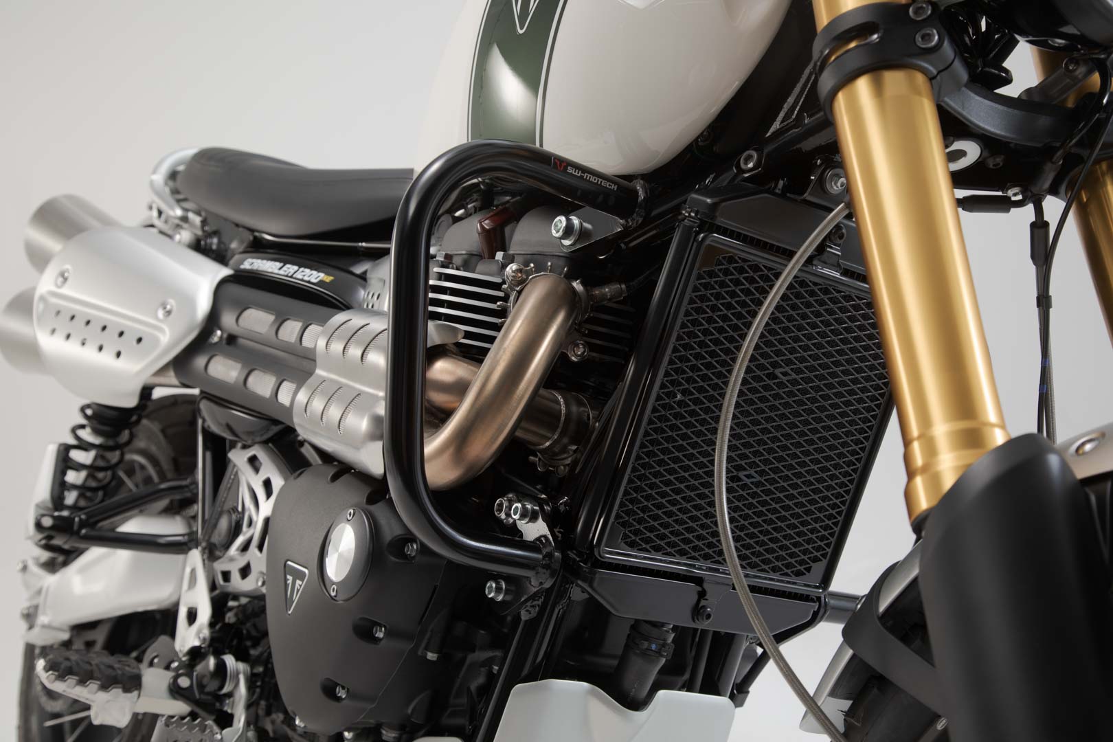 SW-MOTECH Protecciones laterales de motor Negro. Triumph Scrambler 1200 XC / XE (18-20).