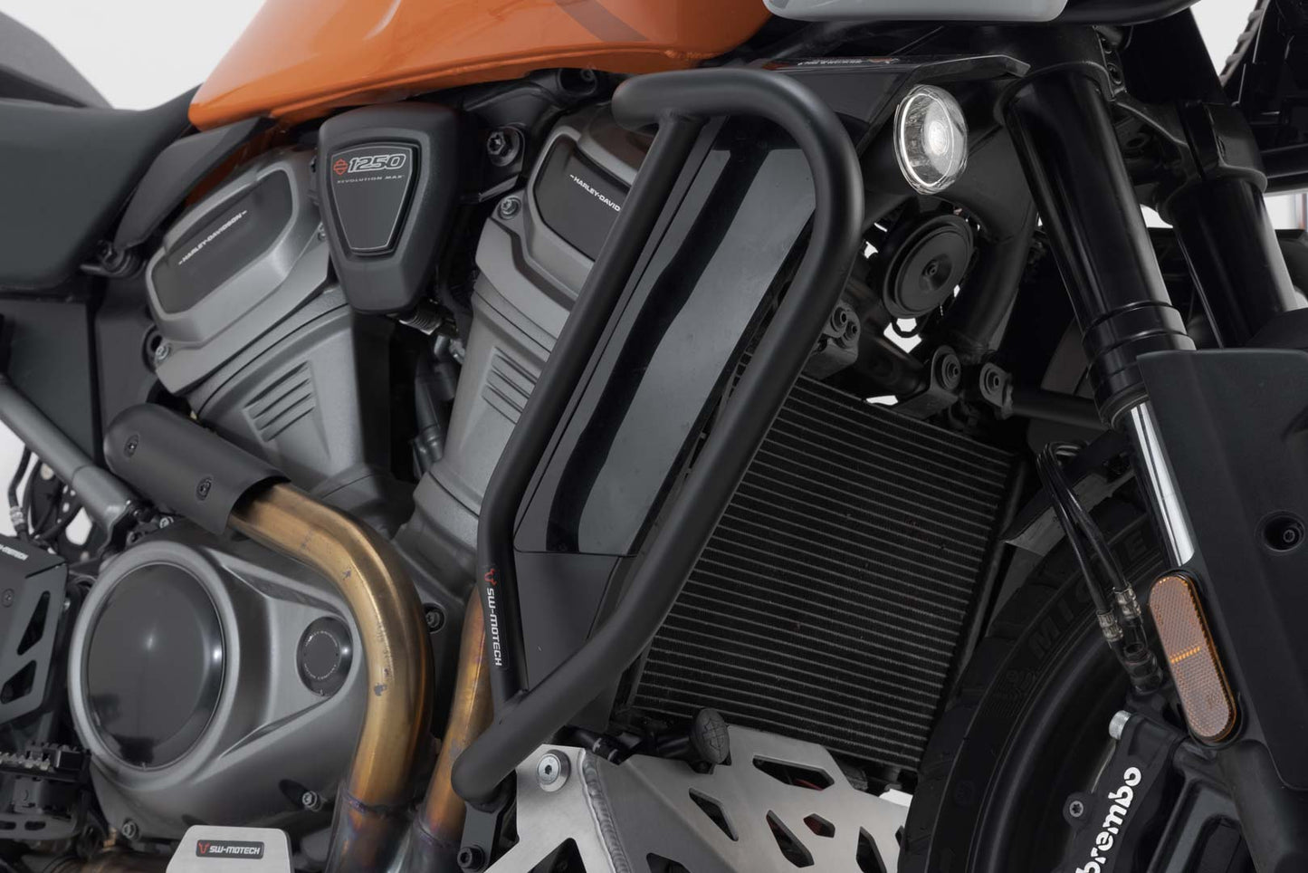 SW-MOTECH Protecciones laterales de motor Negro. Harley-Davidson Pan America (21-).