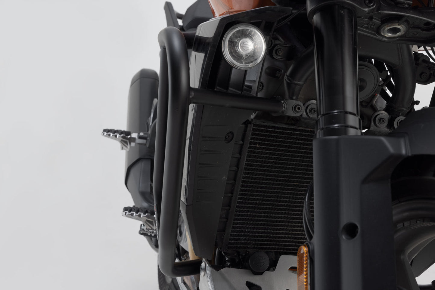 SW-MOTECH Protecciones laterales de motor Negro. Harley-Davidson Pan America (21-).