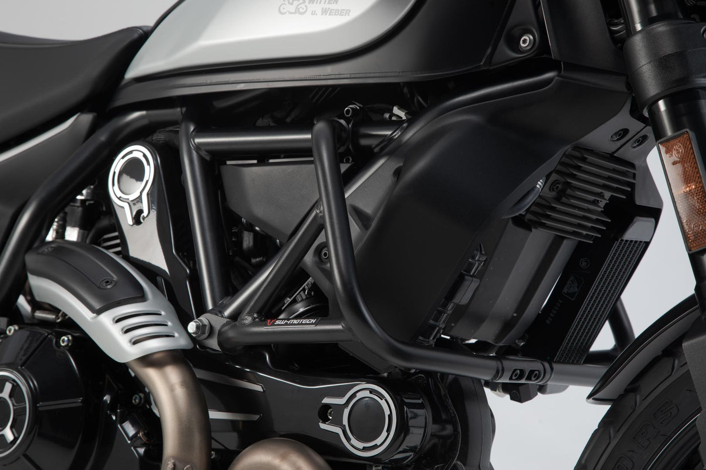 SW-MOTECH Protecciones laterales de motor Negro. Modelos Ducati Scrambler (14-).