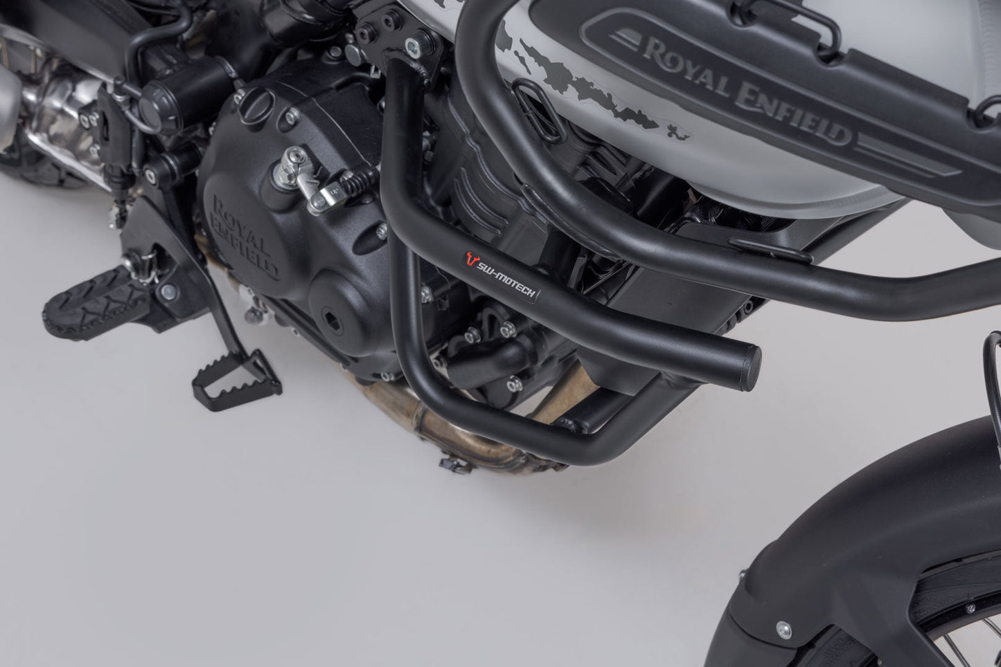 SW-MOTECH Protecciones laterales de motor Negro. Royal Enfield Himalayan 450 / Rally.