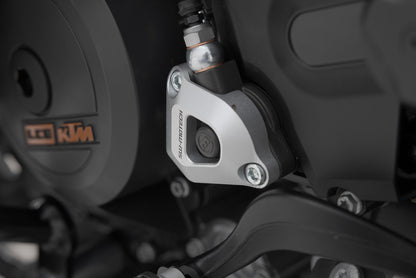 SW-MOTECH Protección para el cilindro receptor del embrague Plateado. Modelos KTM.
