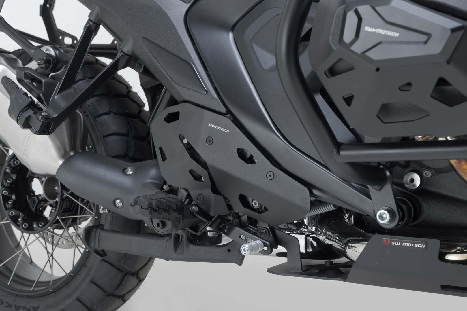 SW-MOTECH Paratacones Negro. BMW R 1300 GS (23-).
