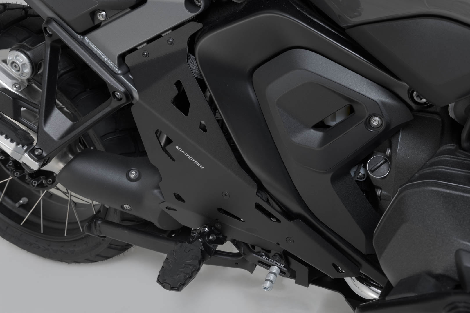 SW-MOTECH Paratacones Negro. BMW R 1300 GS Adventure (24-).
