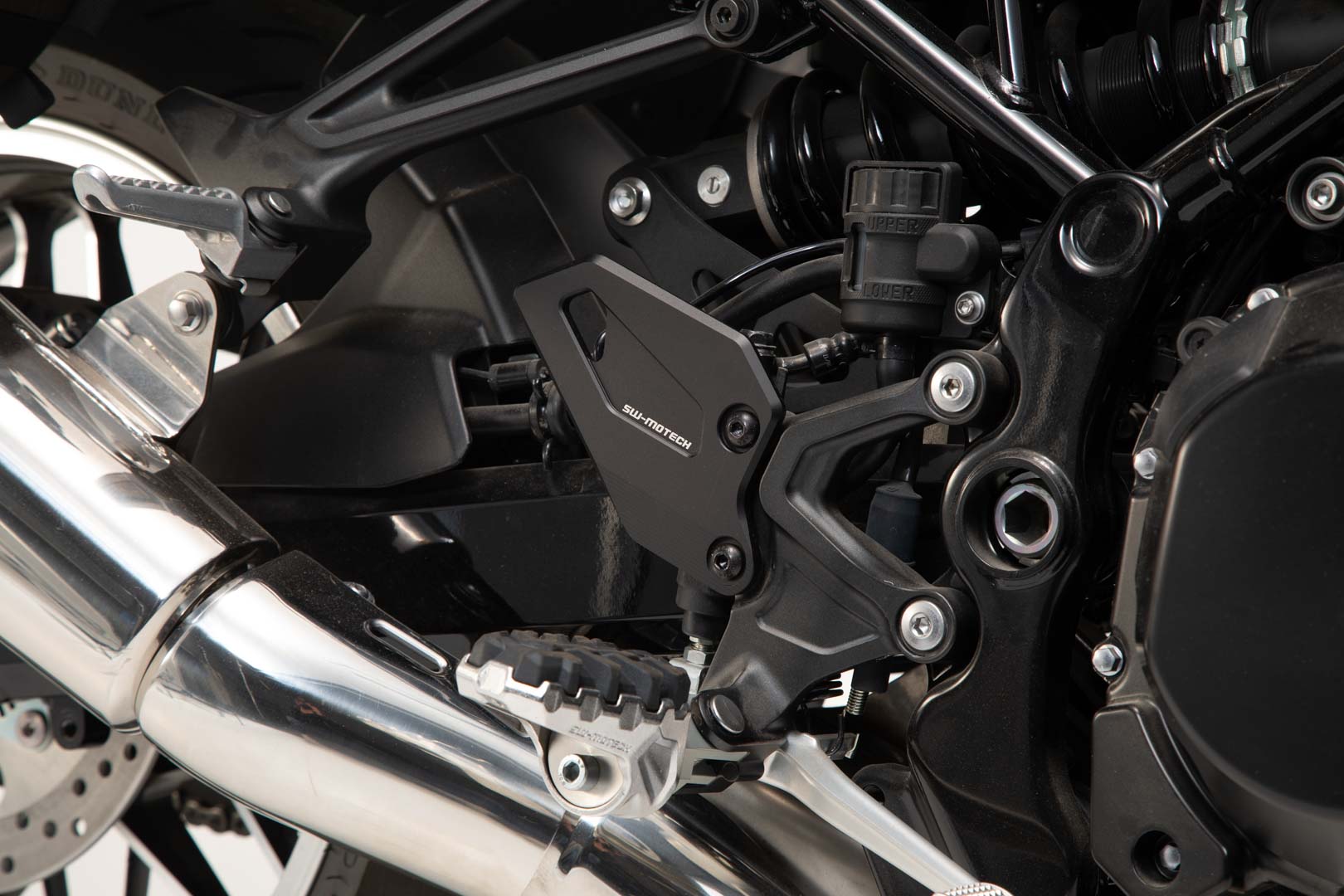 SW-MOTECH Protector de talón Negro. Kawasaki Z900RS/ Cafe / SE (17-).