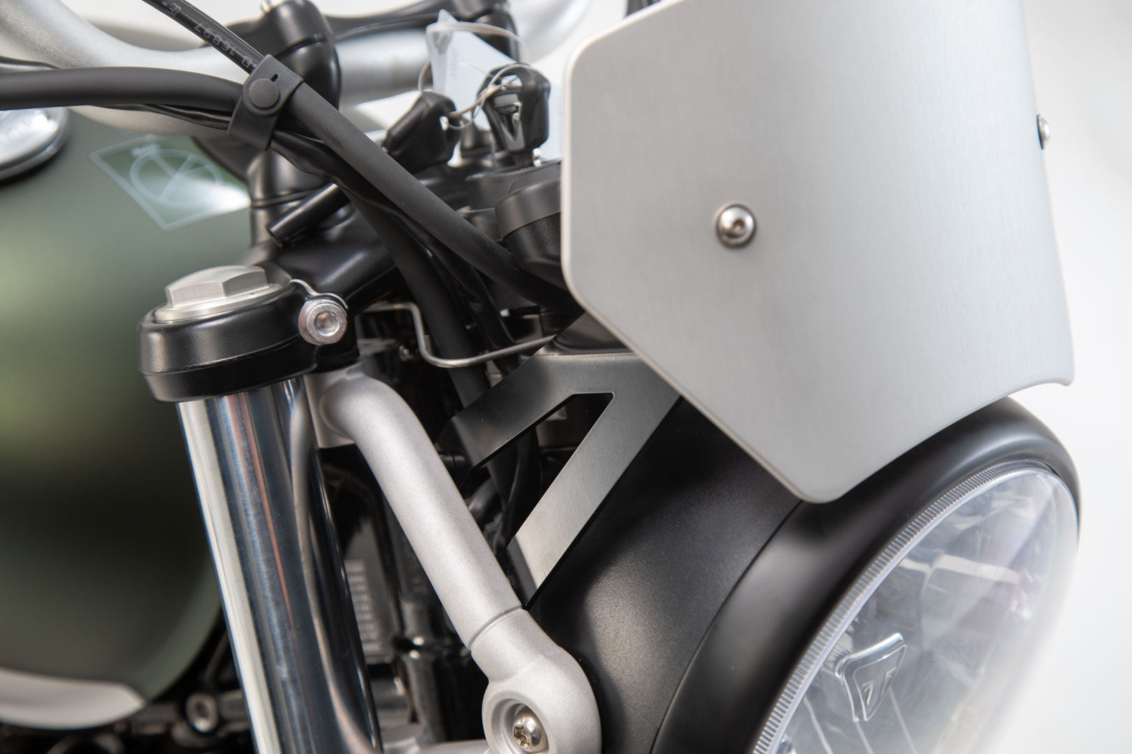 SW-MOTECH Parabrisas Plateado. Triumph Street Scrambler 900 (16-).