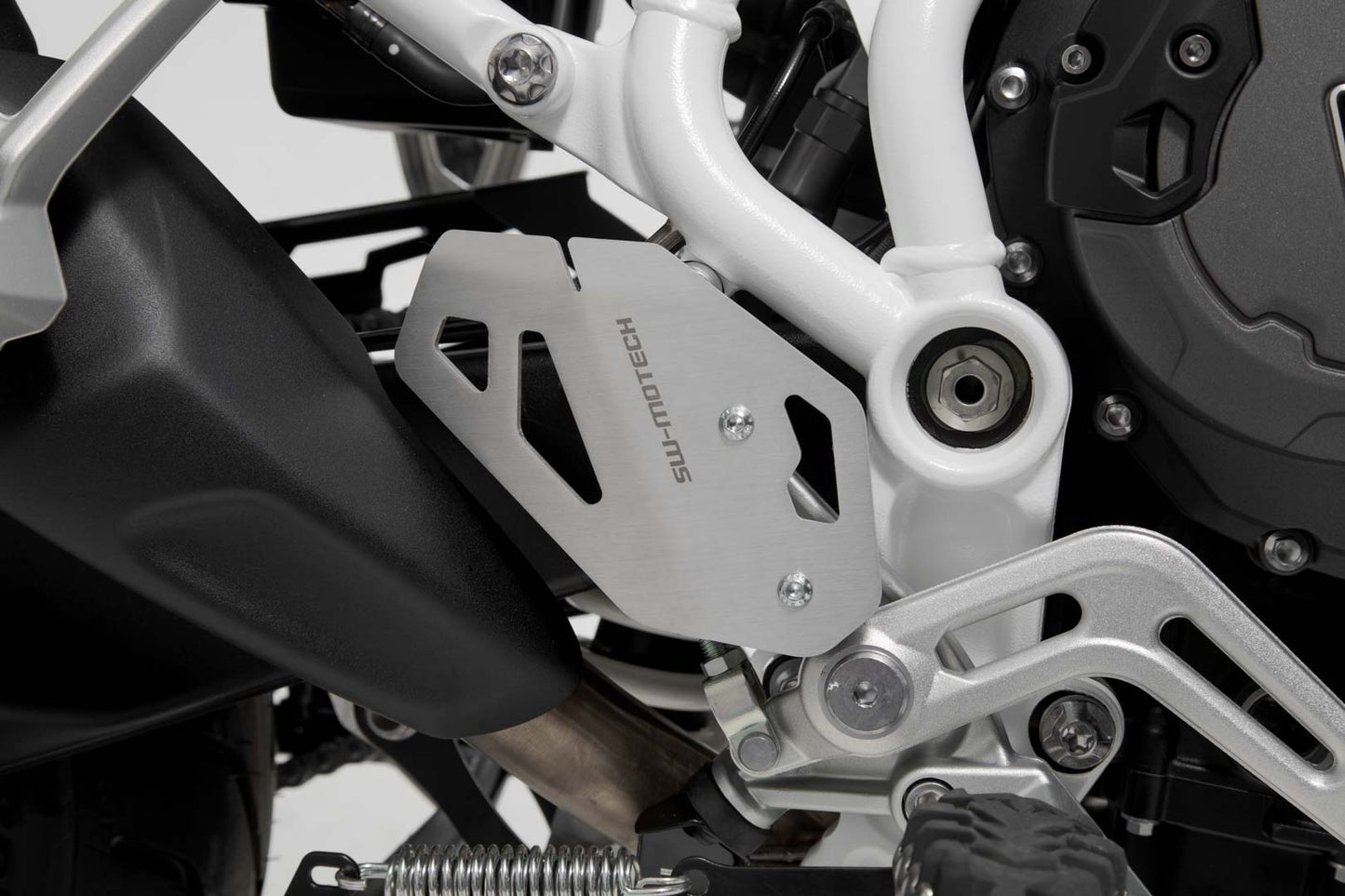 SW-MOTECH Protector de talón derecho Negro. Triumph Tiger 900/GT/Rally/Pro (19-23).