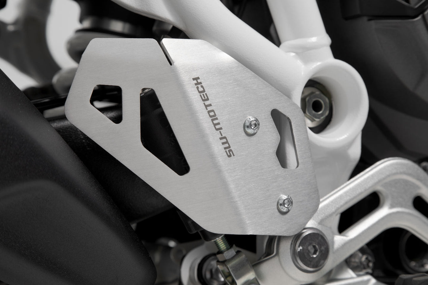 SW-MOTECH Protector de talón derecho Negro. Triumph Tiger 900/GT/Rally/Pro (19-23).