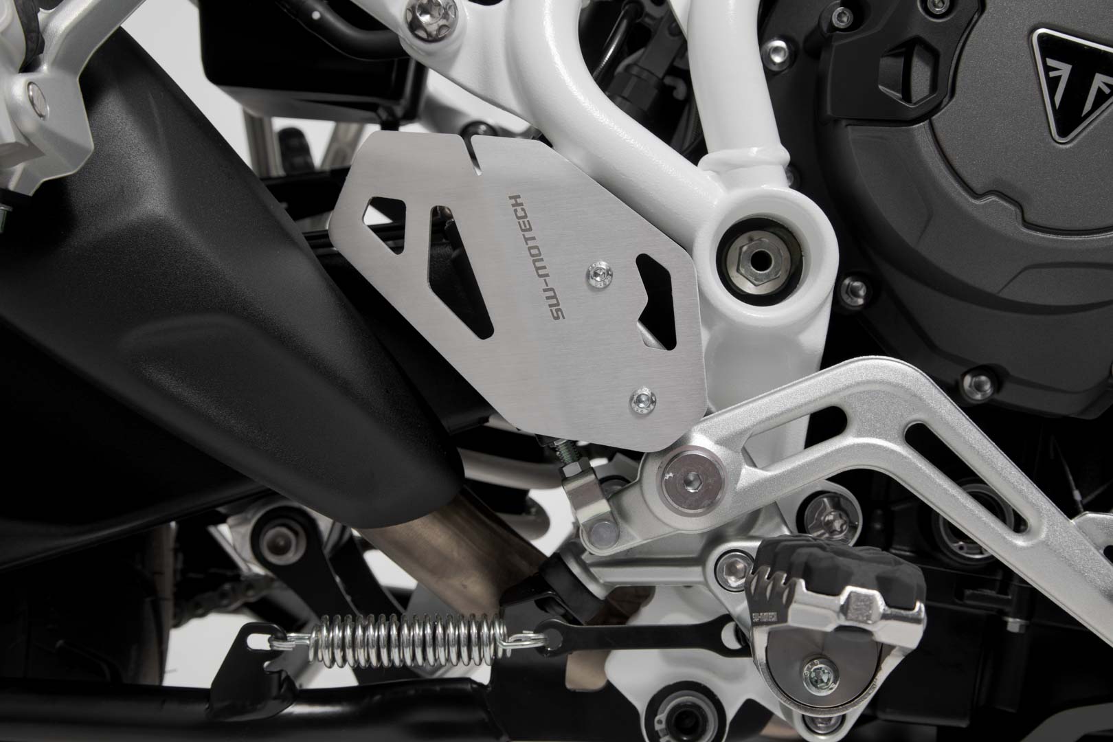 SW-MOTECH Protector de talón derecho Negro. Triumph Tiger 900/GT/Rally/Pro (19-23).