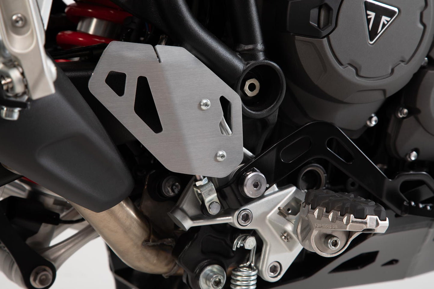 SW-MOTECH Protector de talón derecho Plateado. Triumph Tiger 900/GT/Rally/Pro (19-23).