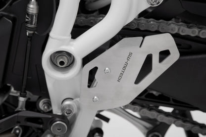 SW-MOTECH Protector de talón izquierdo Negro. Triumph Tiger 900/GT/Rally/Pro (19-23).