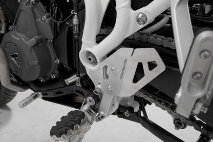 SW-MOTECH Protector de talón izquierdo Negro. Triumph Tiger 900/GT/Rally/Pro (19-23).
