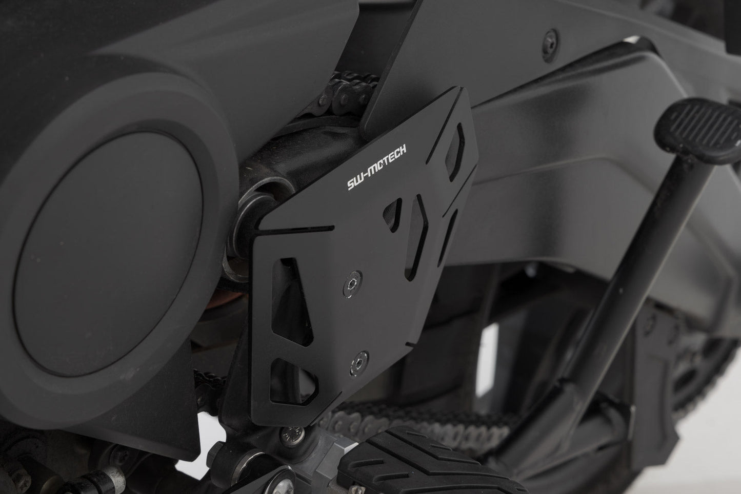 SW-MOTECH Protector de talón izquierdo Negro. Harley-Davidson Pan America (21-).