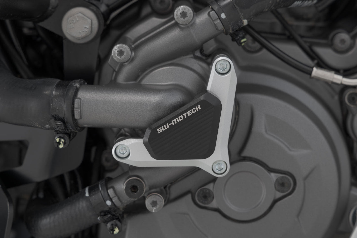 SW-MOTECH Protección de la bomba de agua Plateado/negro. Para modelos Ducati.