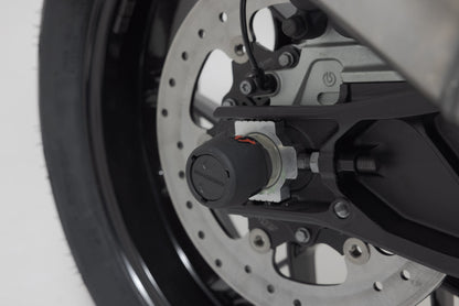 SW-MOTECH Kit de topes anticaidas para el eje trasero Negro. Modelos KTM. Husqva Svartpilen 801 (24-).