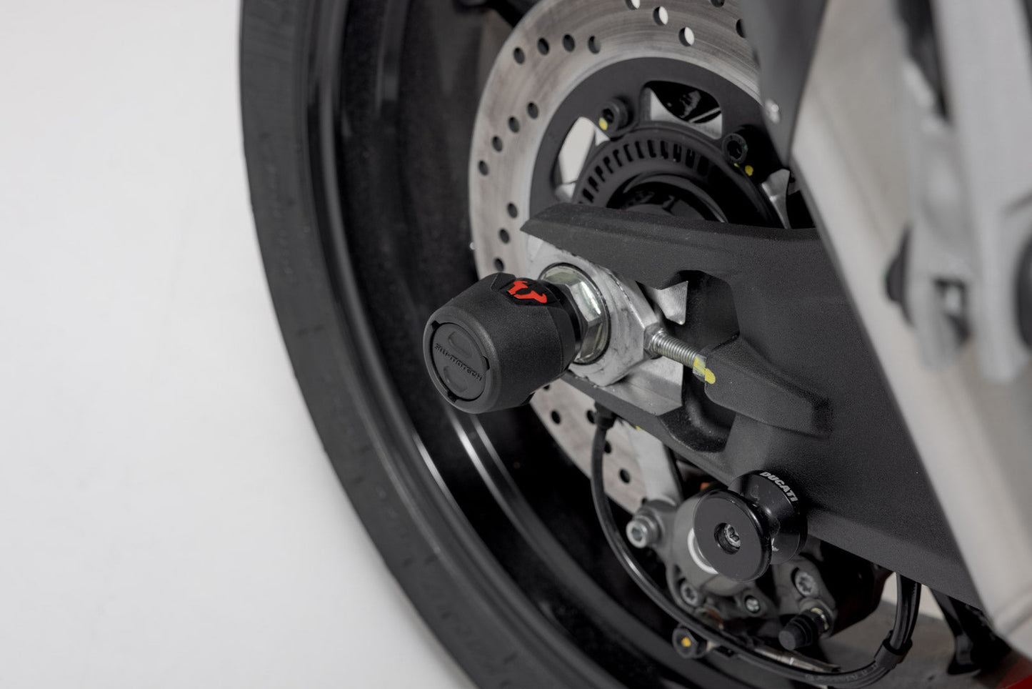 SW-MOTECH Kit de topes anticaidas para el eje trasero Negro. Modelos Ducati / KTM / CFMoto / Husqvarna.