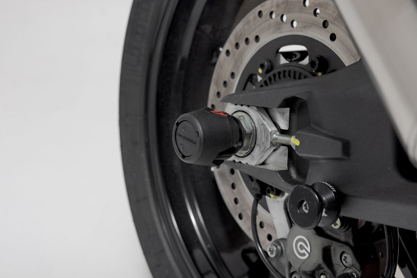 SW-MOTECH Kit de topes anticaidas para el eje trasero Negro. Modelos Ducati / KTM / CFMoto / Husqvarna.