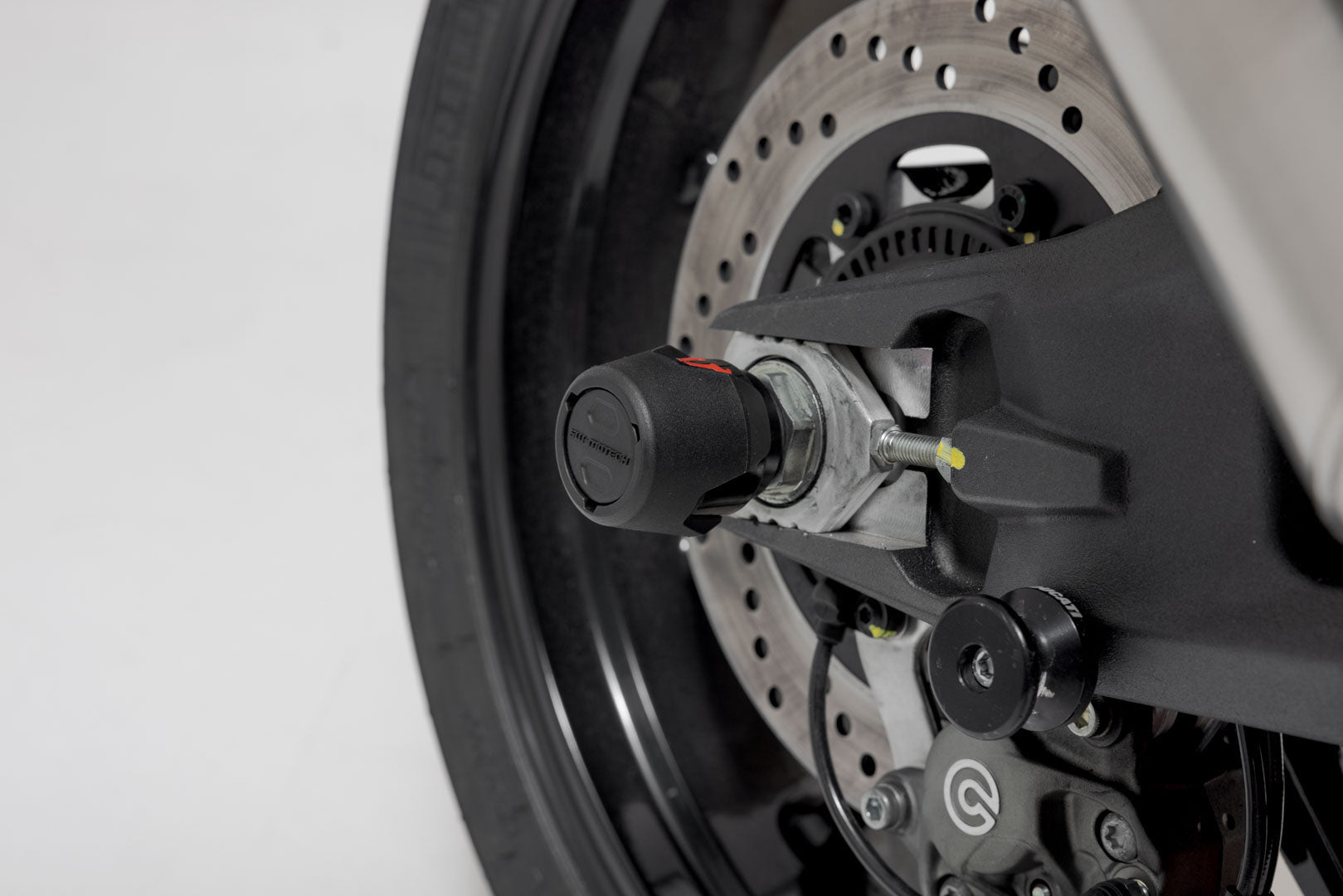 SW-MOTECH Kit de topes anticaidas para el eje trasero Negro. Modelos Ducati / KTM / CFMoto / Husqvarna.