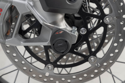 SW-MOTECH Kit de topes anticaidas para el eje trasero Negro. Modelos Suzuki Honda Triumph.