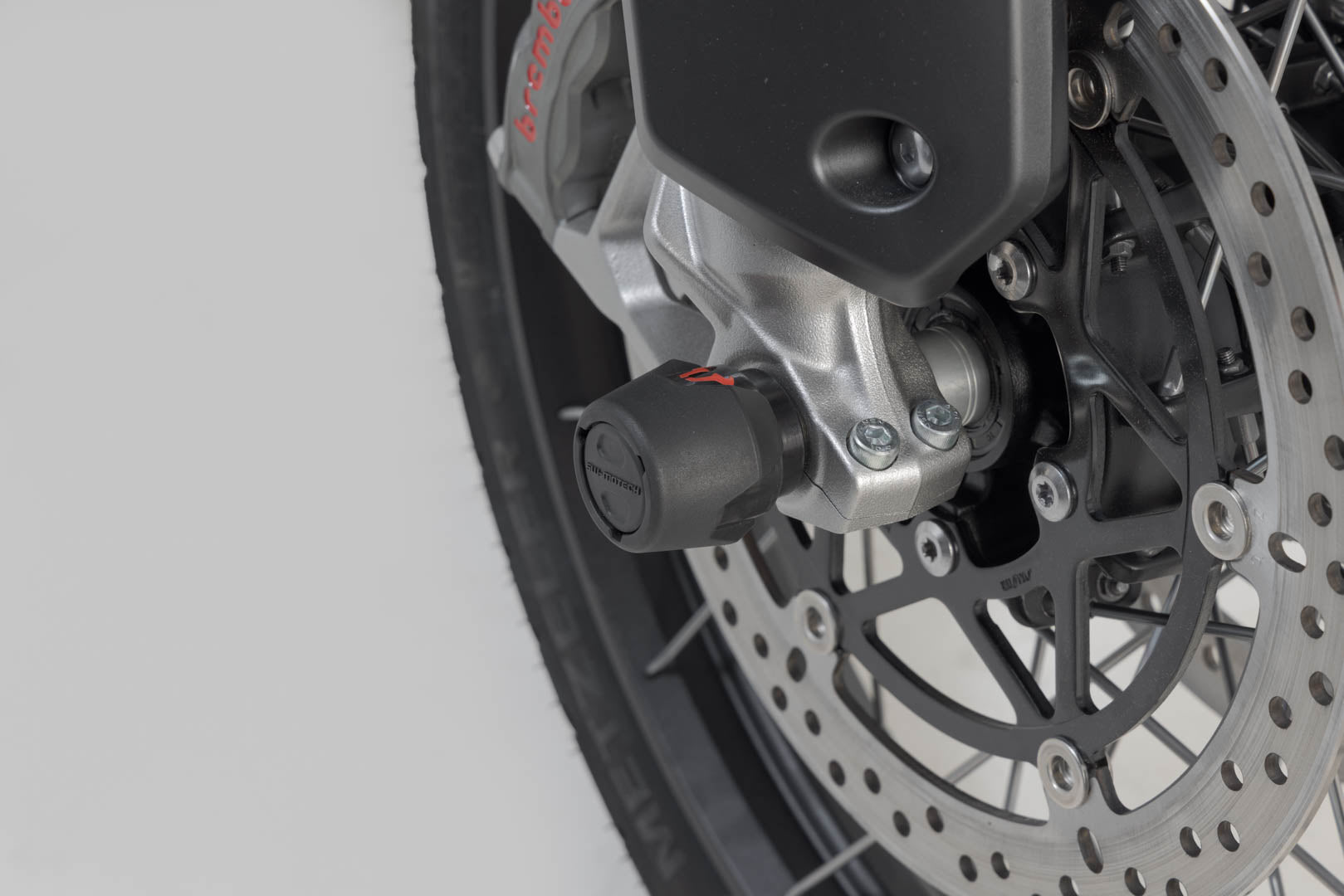 SW-MOTECH Kit de topes anticaidas para el eje trasero Negro. Modelos Suzuki Honda Triumph.