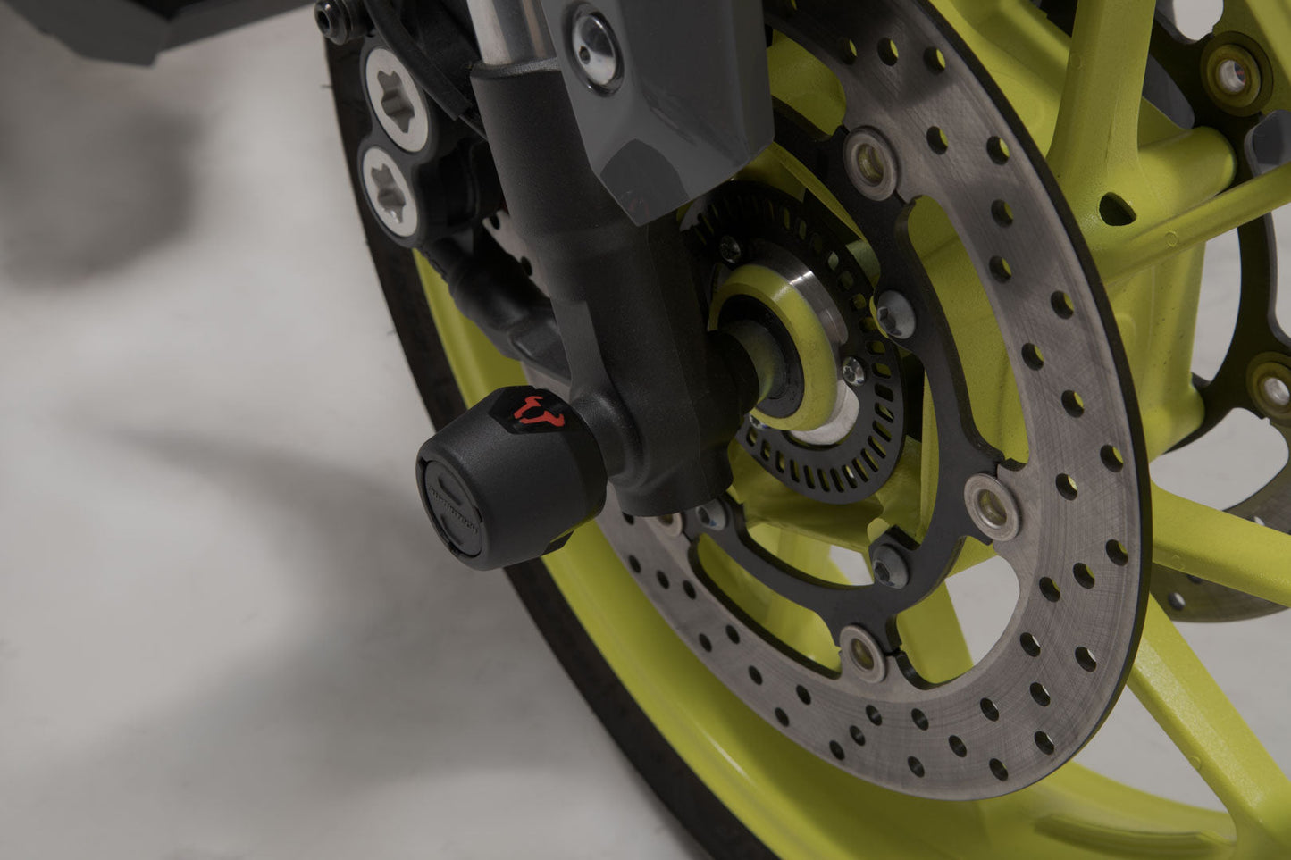 SW-MOTECH Kit de topes anticaidas para el eje delantero Negro. MT-09 / Tracer 900 / YZF-R7 Aprilia.