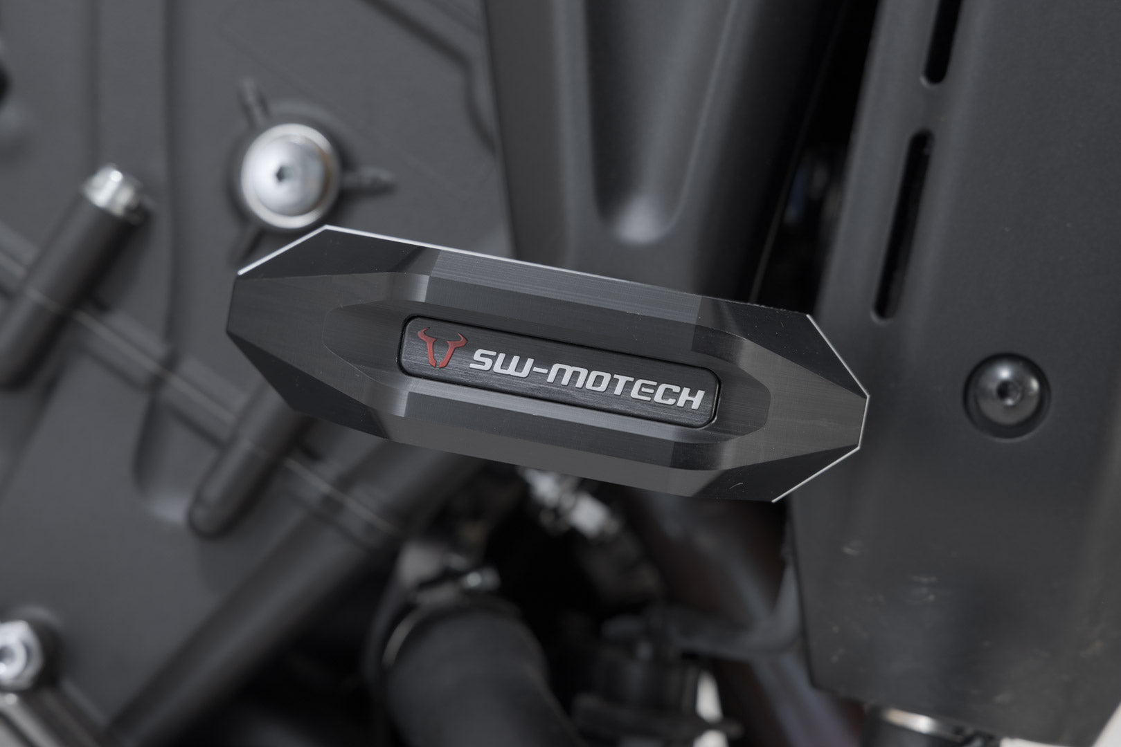 SW-MOTECH Kit de tope anticaidas Negro. Yamaha Tracer 9 / GT (20-) / GT+ (22-).